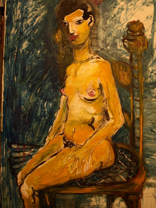 DONNA SEDUTA CON VENTAGLIO